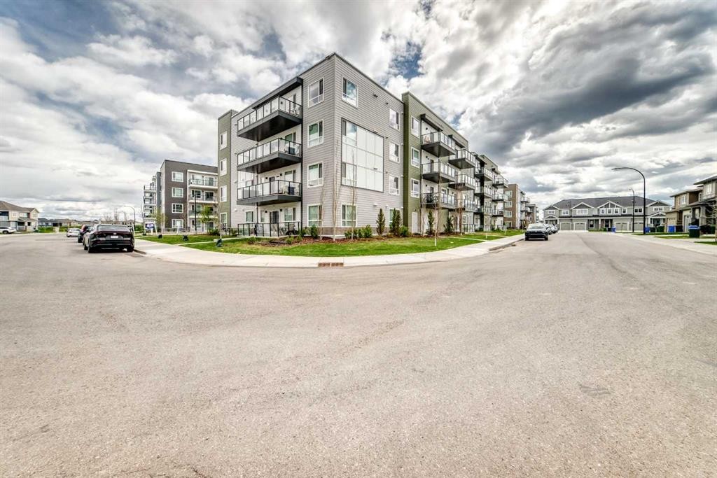 1304-33 Carringham Gate Nw, Calgary, AB - Outdoor