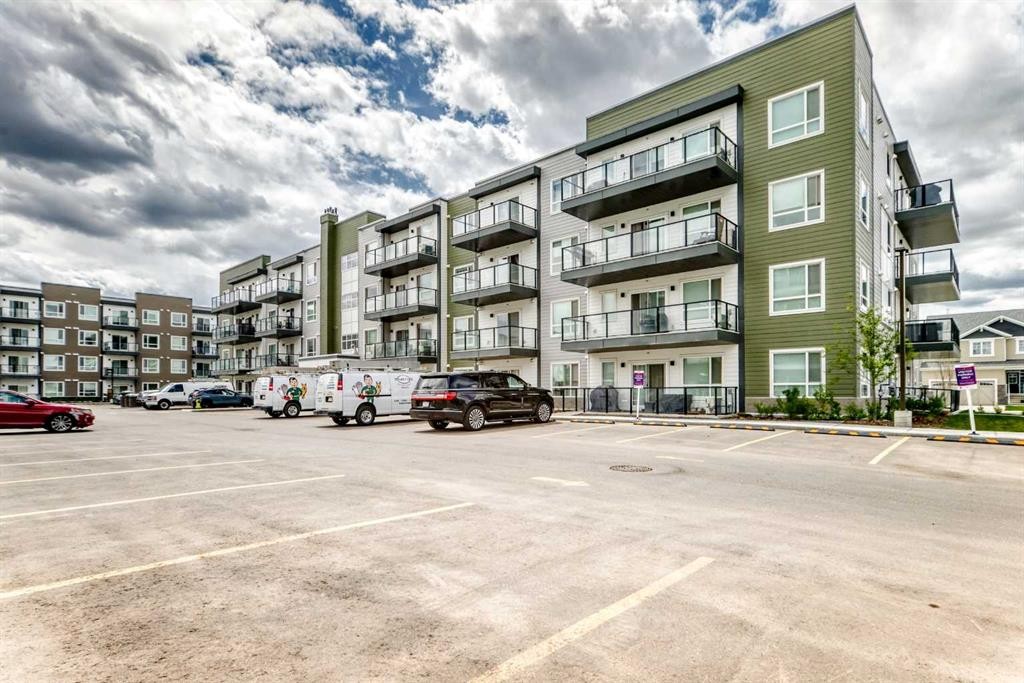 1304-33 Carringham Gate Nw, Calgary, AB - Outdoor