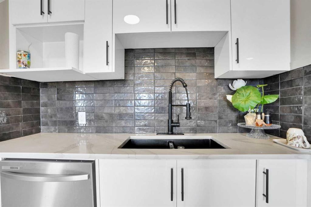 227 Citadel Lane Nw, Calgary, AB - Indoor Photo Showing Kitchen With Upgraded Kitchen