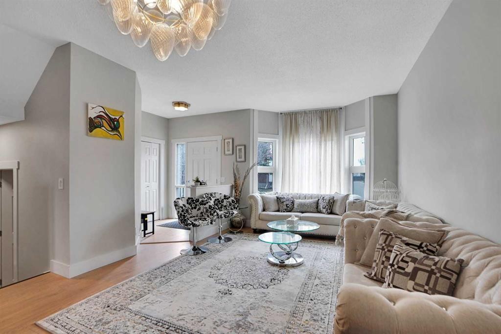 227 Citadel Lane Nw, Calgary, AB - Indoor Photo Showing Living Room