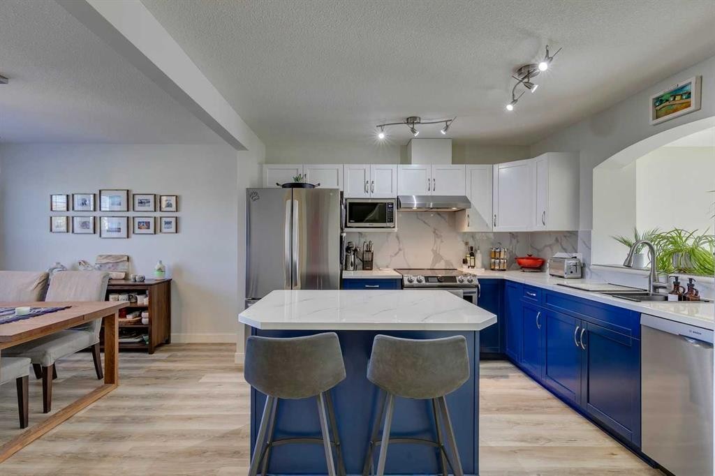 44 Everridge Common Sw, Calgary, AB - Indoor Photo Showing Other Room