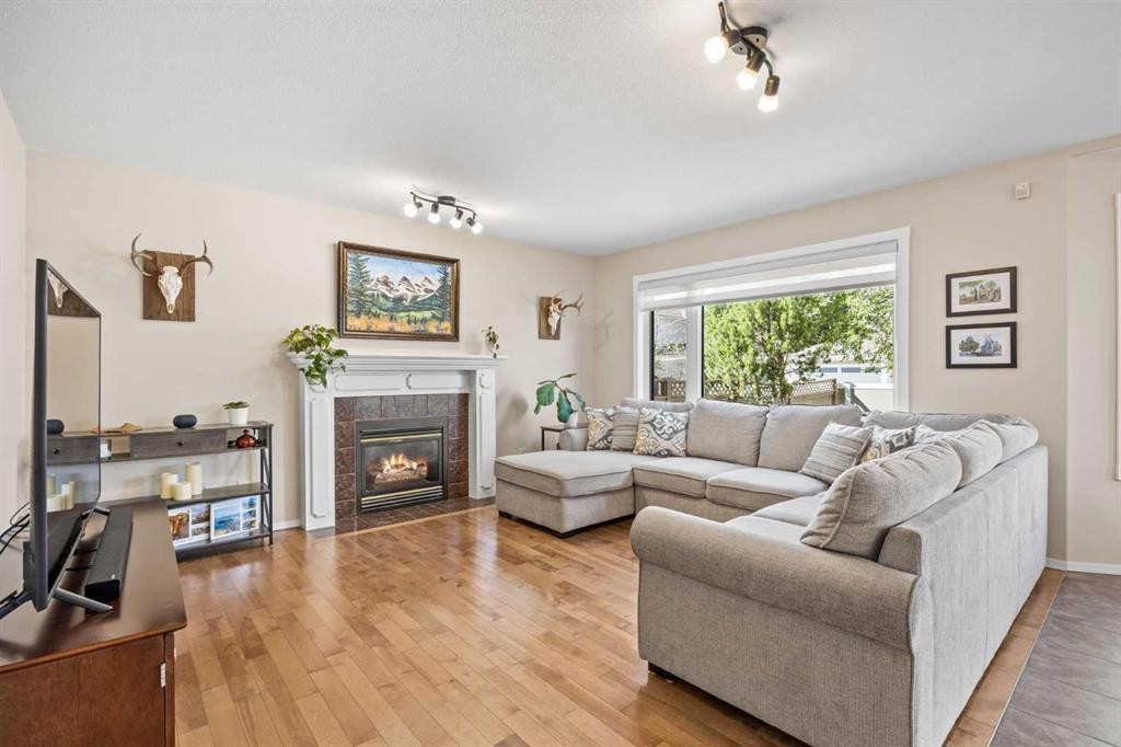 142 Sierra Nevada Green Sw, Calgary, AB - Indoor Photo Showing Living Room With Fireplace