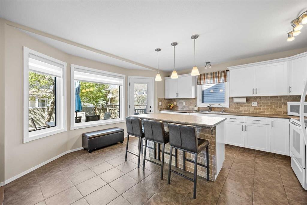142 Sierra Nevada Green Sw, Calgary, AB - Indoor Photo Showing Kitchen