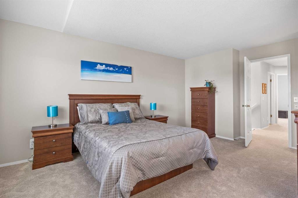 142 Sierra Nevada Green Sw, Calgary, AB - Indoor Photo Showing Bedroom