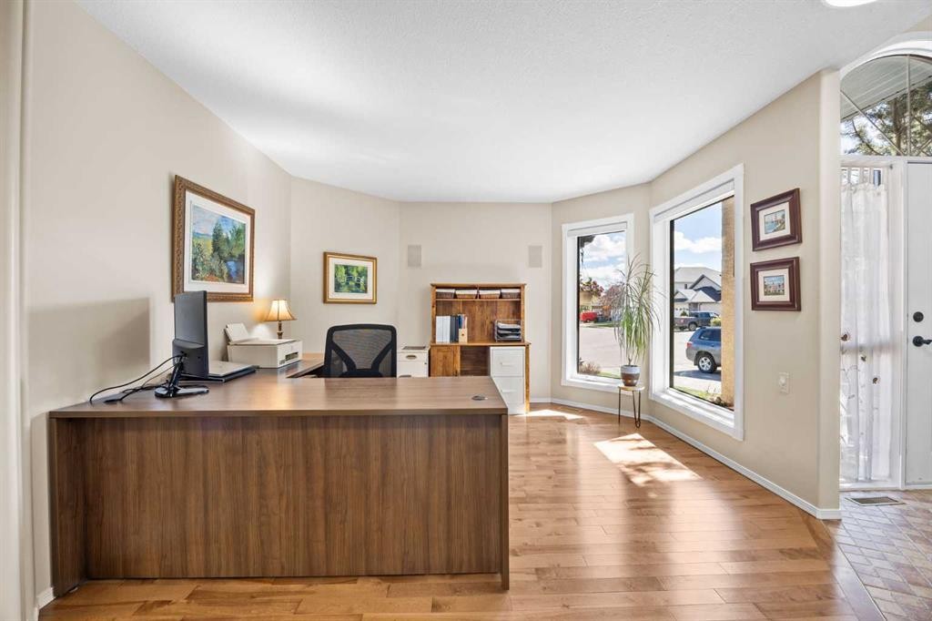 142 Sierra Nevada Green Sw, Calgary, AB - Indoor Photo Showing Office