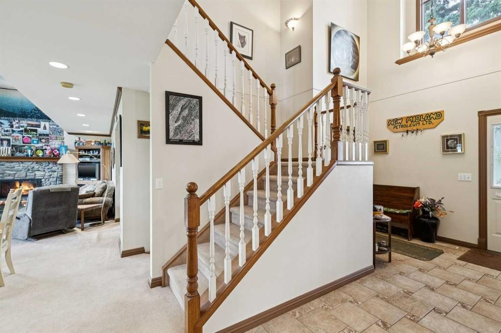 361 Wildwood Drive Sw, Calgary, AB - Indoor Photo Showing Other Room