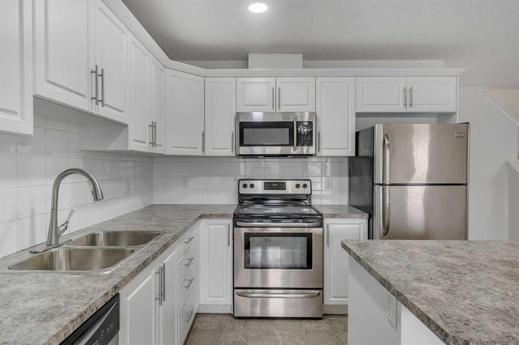 88 Cityscape Row Ne, Calgary, AB - Indoor Photo Showing Kitchen With Double Sink With Upgraded Kitchen