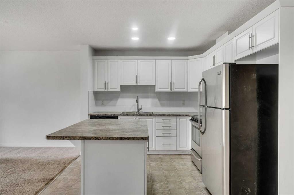 88 Cityscape Row Ne, Calgary, AB - Indoor Photo Showing Kitchen With Upgraded Kitchen