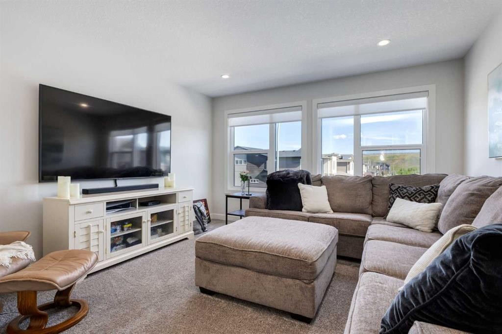 77 Walgrove Gardens Se, Calgary, AB - Indoor Photo Showing Living Room