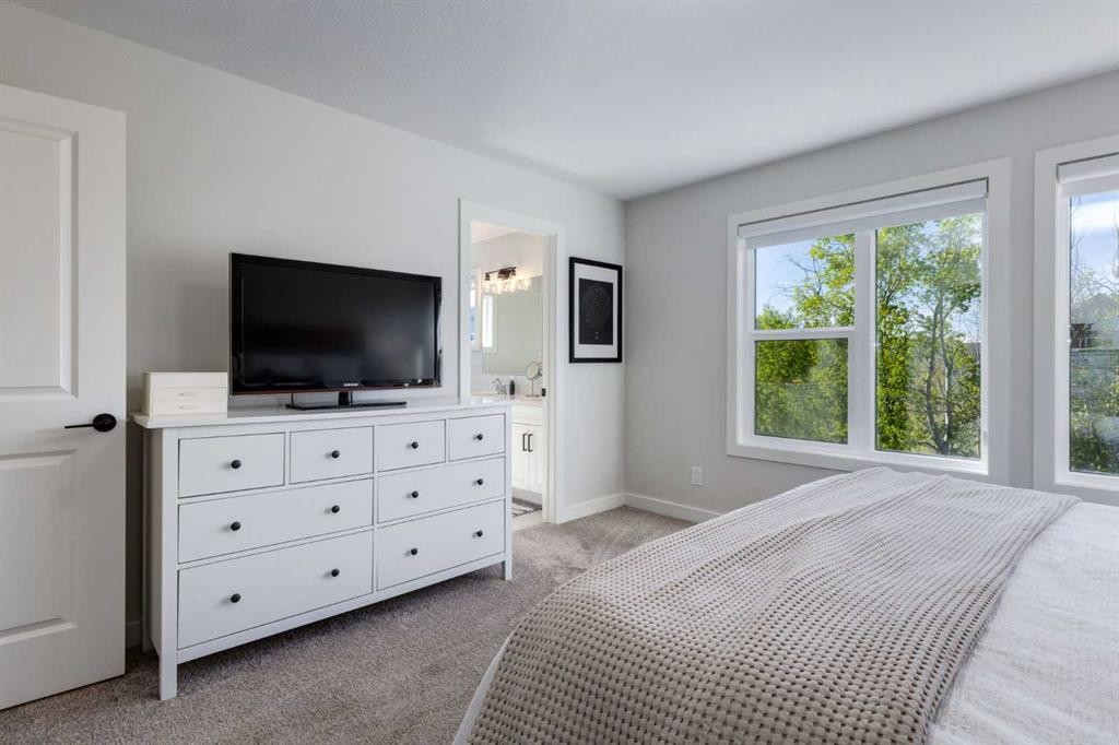 77 Walgrove Gardens Se, Calgary, AB - Indoor Photo Showing Bedroom