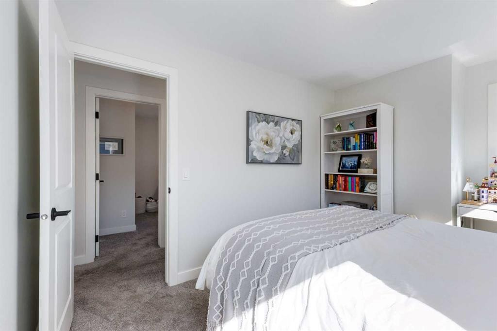 77 Walgrove Gardens Se, Calgary, AB - Indoor Photo Showing Bedroom