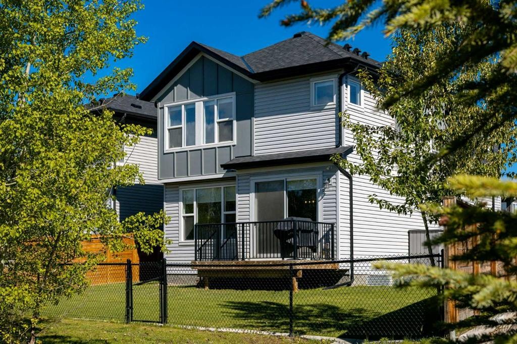 77 Walgrove Gardens Se, Calgary, AB - Outdoor