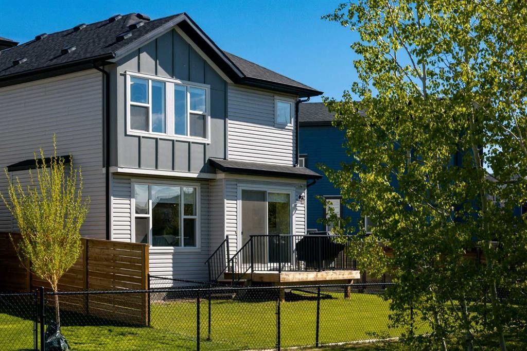 77 Walgrove Gardens Se, Calgary, AB - Outdoor