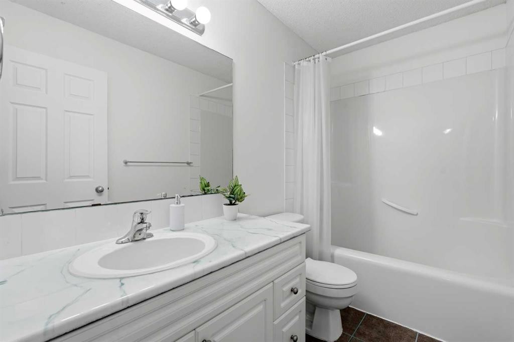 249 Citadel Point Nw, Calgary, AB - Indoor Photo Showing Bathroom
