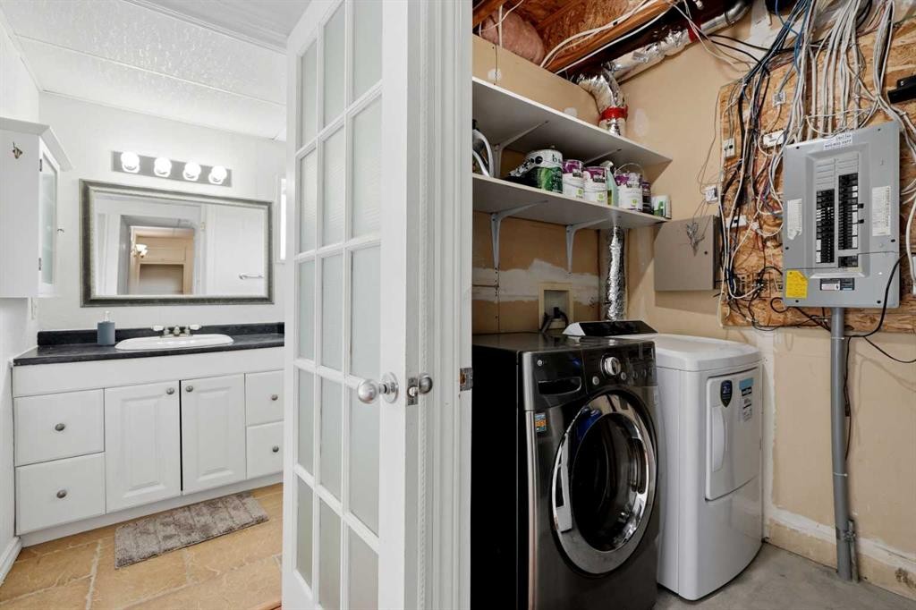 249 Citadel Point Nw, Calgary, AB - Indoor Photo Showing Laundry Room
