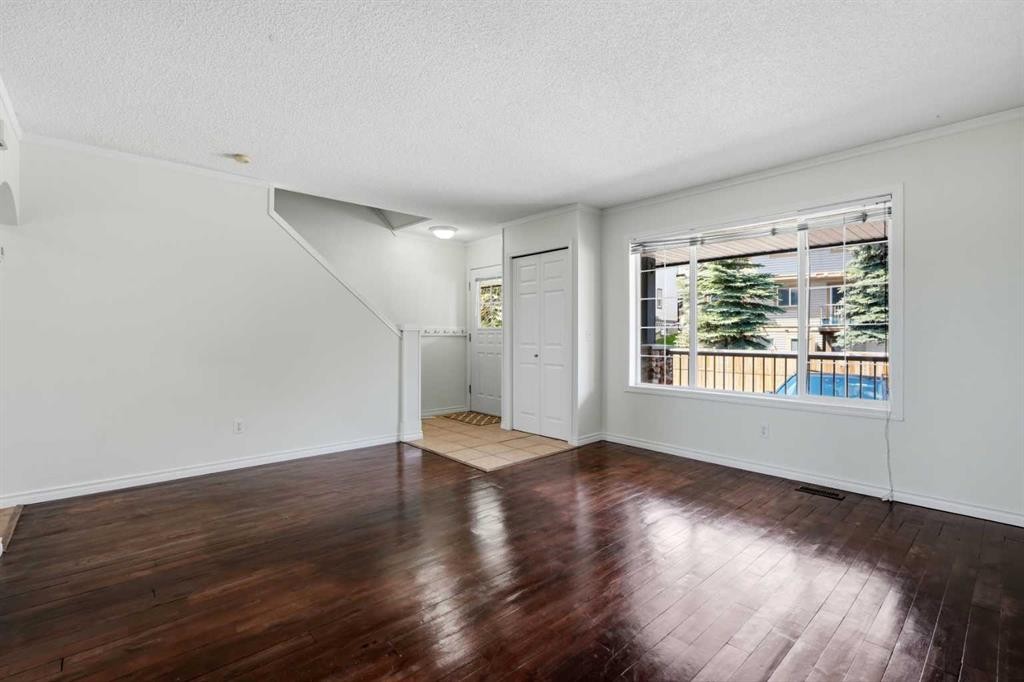 249 Citadel Point Nw, Calgary, AB - Indoor Photo Showing Other Room
