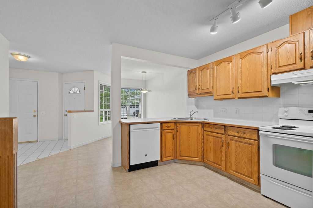 31 Silvergrove Close Nw, Calgary, AB