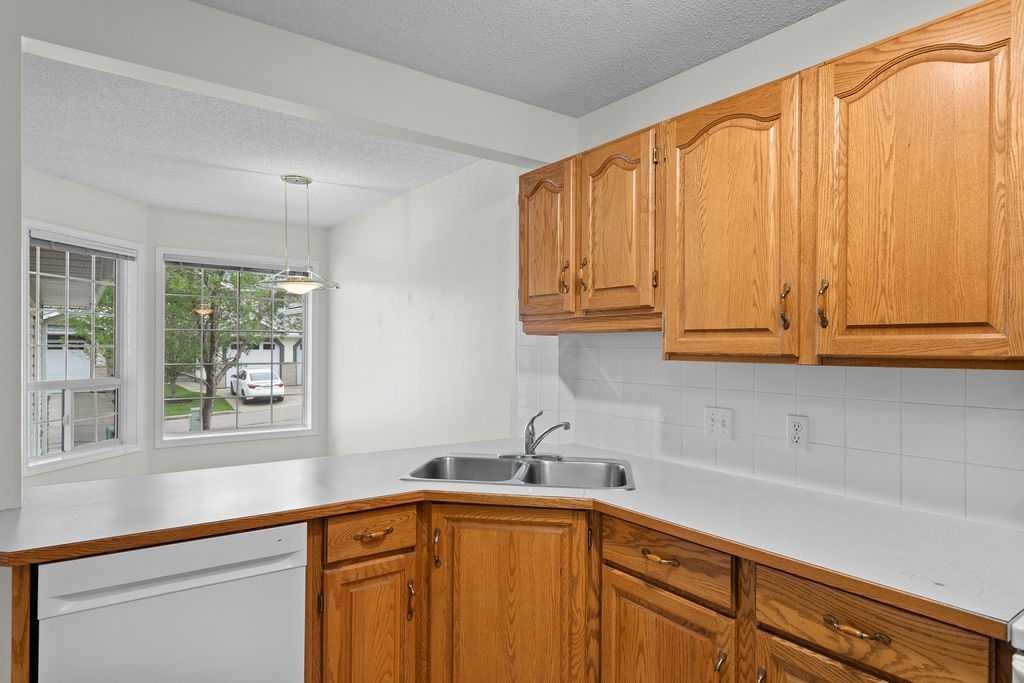 31 Silvergrove Close Nw, Calgary, AB
