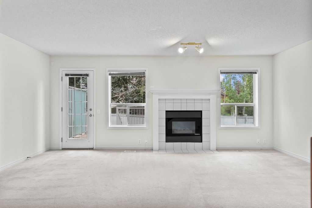 31 Silvergrove Close Nw, Calgary, AB