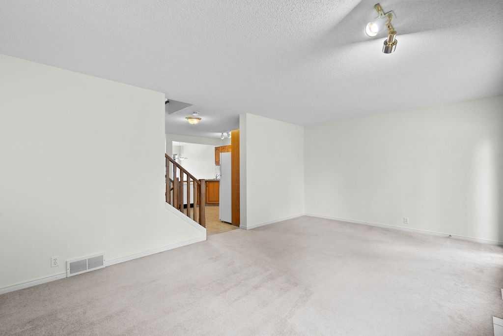 31 Silvergrove Close Nw, Calgary, AB