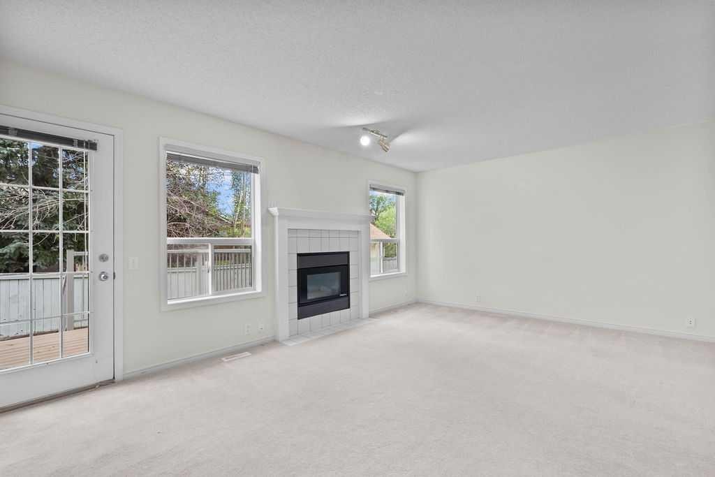 31 Silvergrove Close Nw, Calgary, AB