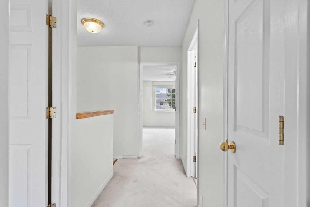 31 Silvergrove Close Nw, Calgary, AB