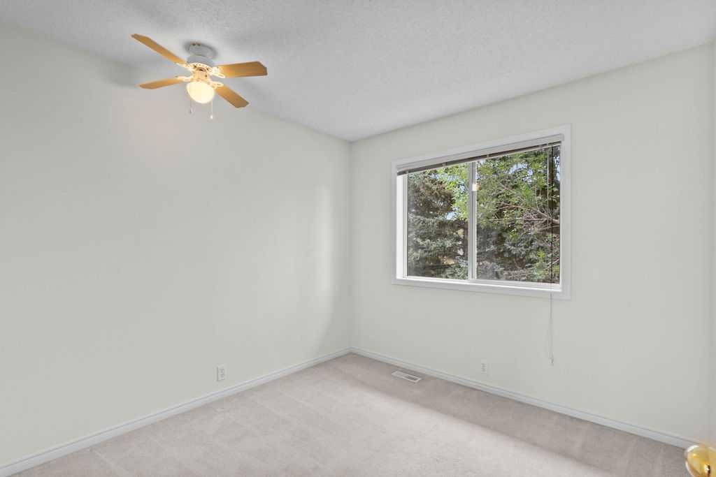 31 Silvergrove Close Nw, Calgary, AB
