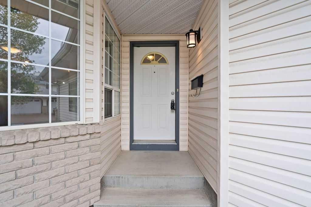 31 Silvergrove Close Nw, Calgary, AB
