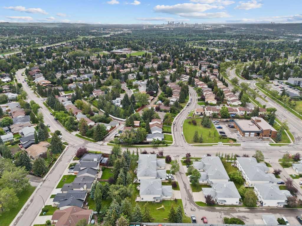31 Silvergrove Close Nw, Calgary, AB
