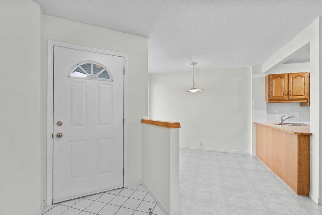 31 Silvergrove Close Nw, Calgary, AB