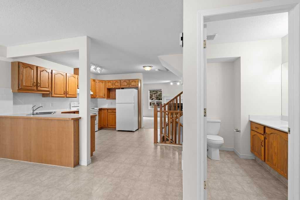 31 Silvergrove Close Nw, Calgary, AB