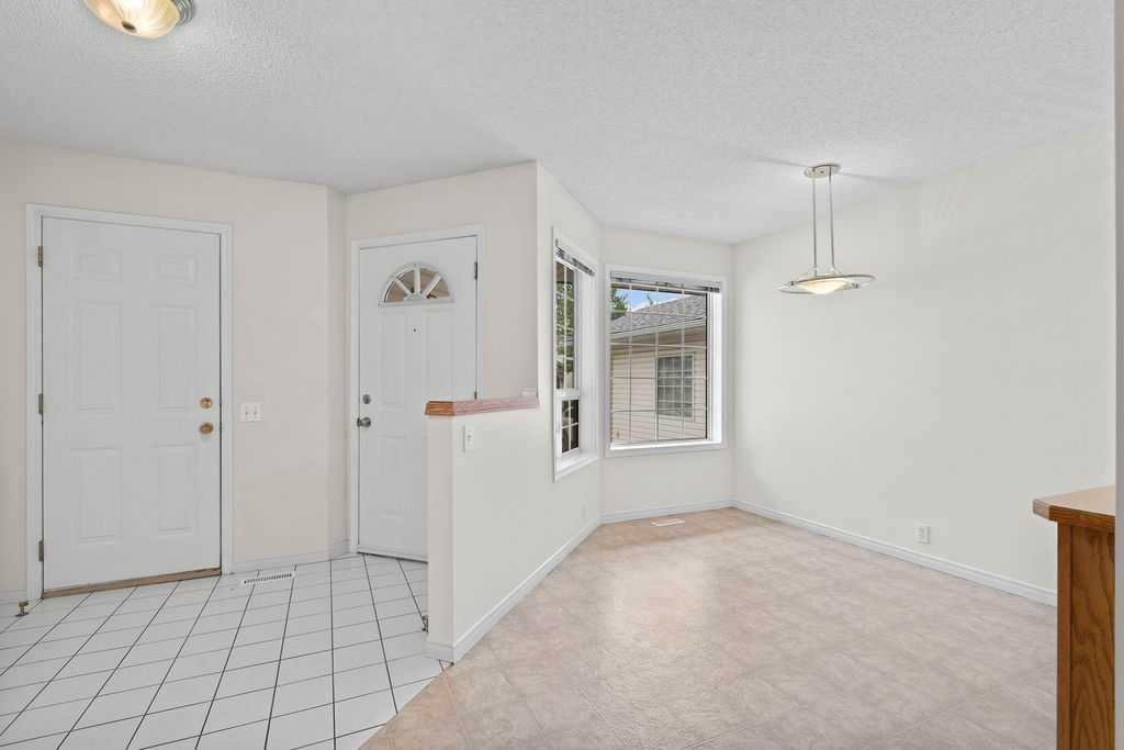 31 Silvergrove Close Nw, Calgary, AB