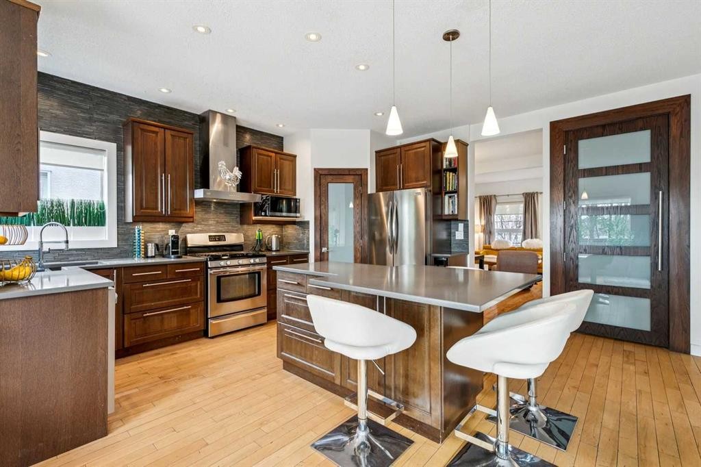55 Wentworth Manor Sw, Calgary, AB - Indoor Photo Showing Kitchen With Upgraded Kitchen