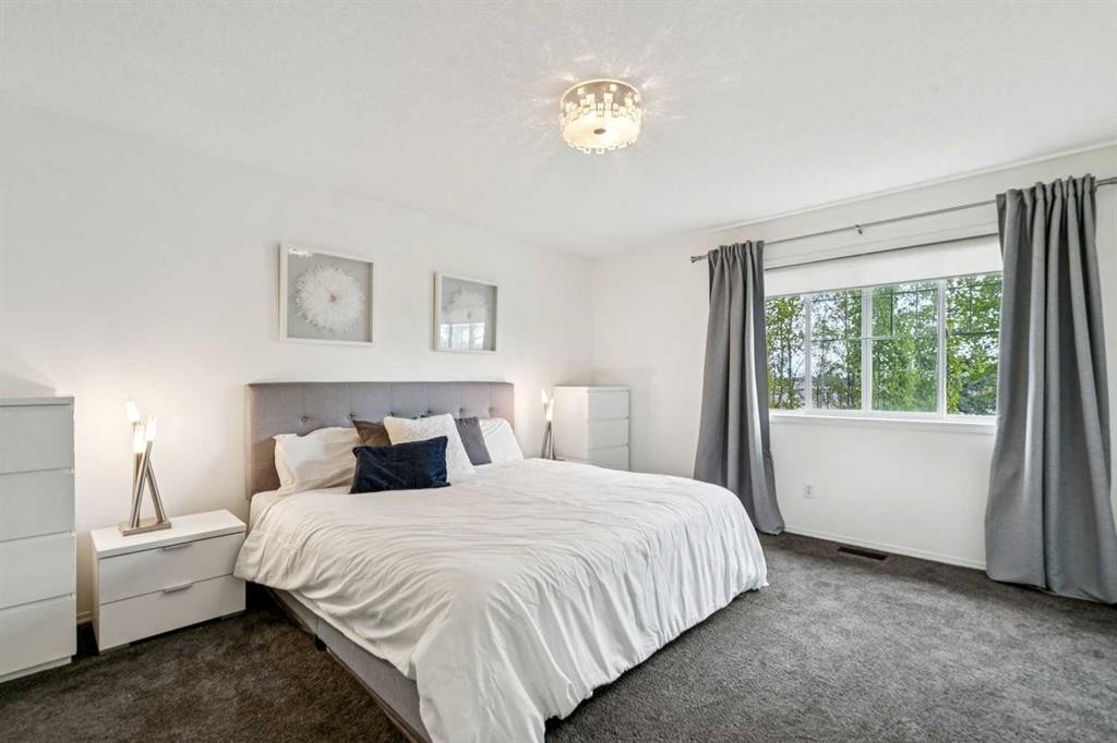 55 Wentworth Manor Sw, Calgary, AB - Indoor Photo Showing Bedroom