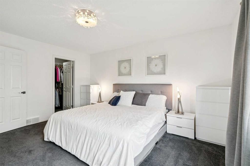 55 Wentworth Manor Sw, Calgary, AB - Indoor Photo Showing Bedroom