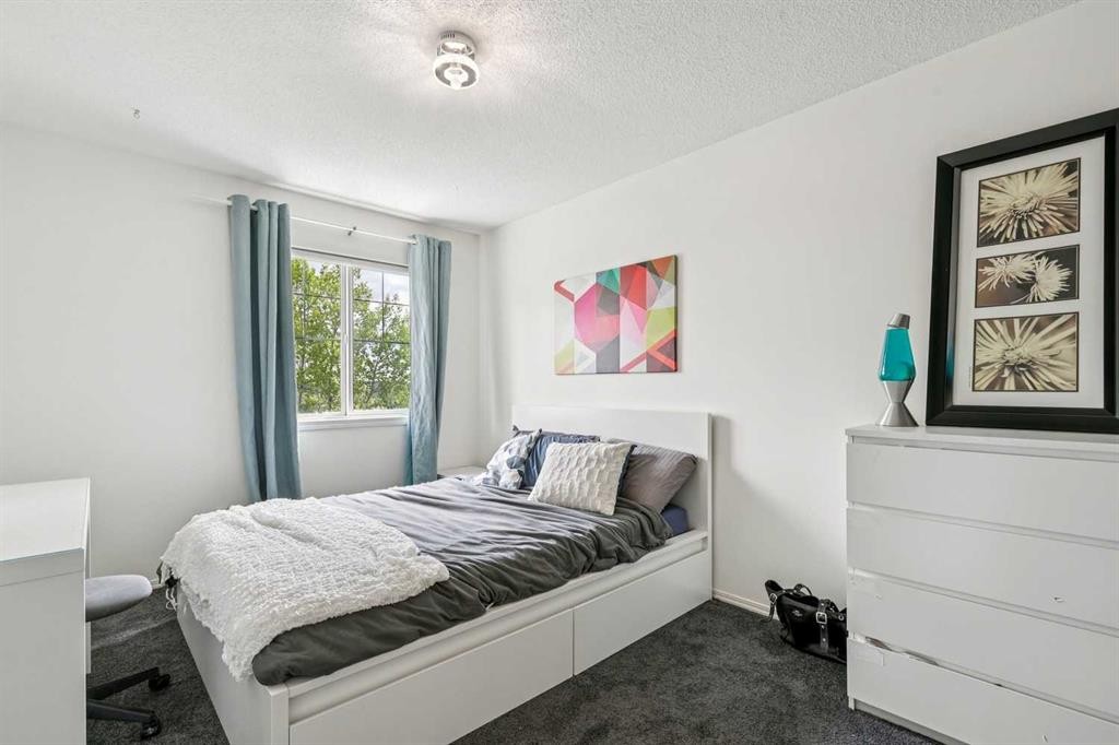 55 Wentworth Manor Sw, Calgary, AB - Indoor Photo Showing Bedroom