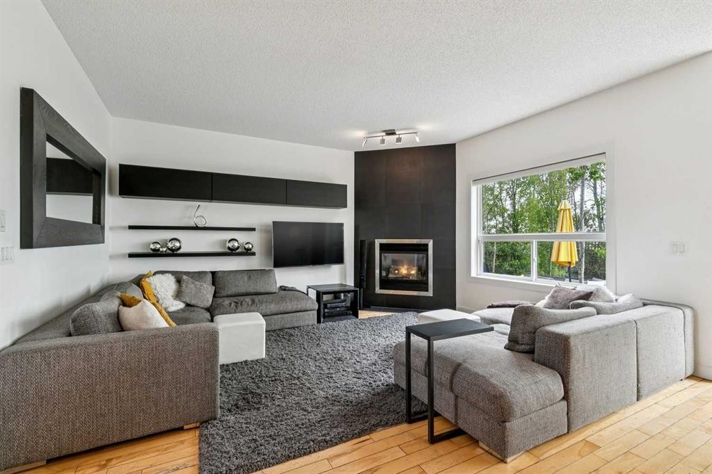 55 Wentworth Manor Sw, Calgary, AB - Indoor Photo Showing Living Room With Fireplace