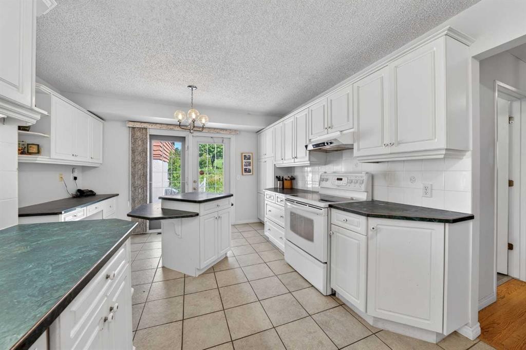 740 Hunterston Crescent Nw, Calgary, AB