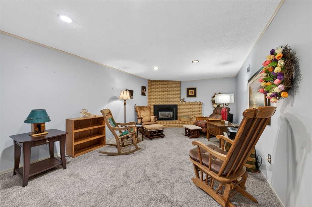740 Hunterston Crescent Nw, Calgary, AB