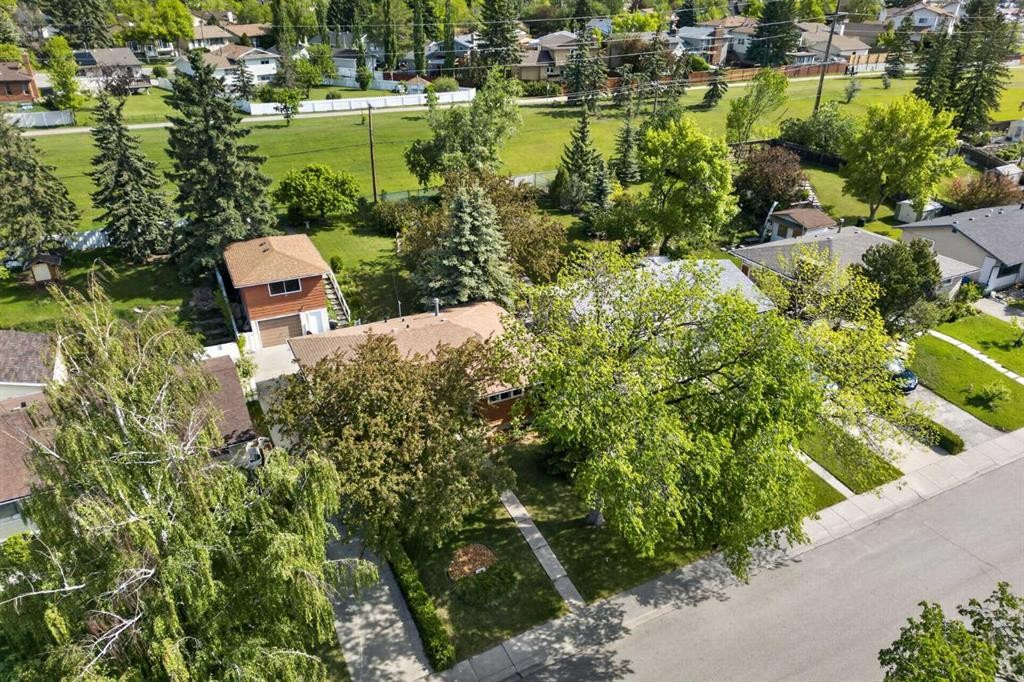 740 Hunterston Crescent Nw, Calgary, AB