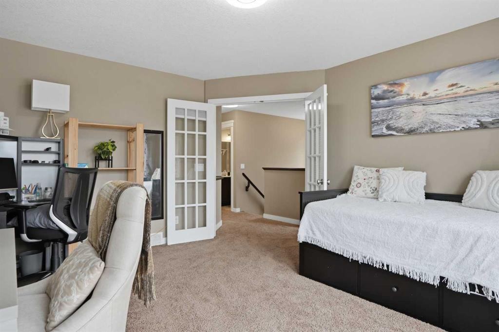 44 Westridge Crescent, Okotoks, AB - Indoor Photo Showing Bedroom