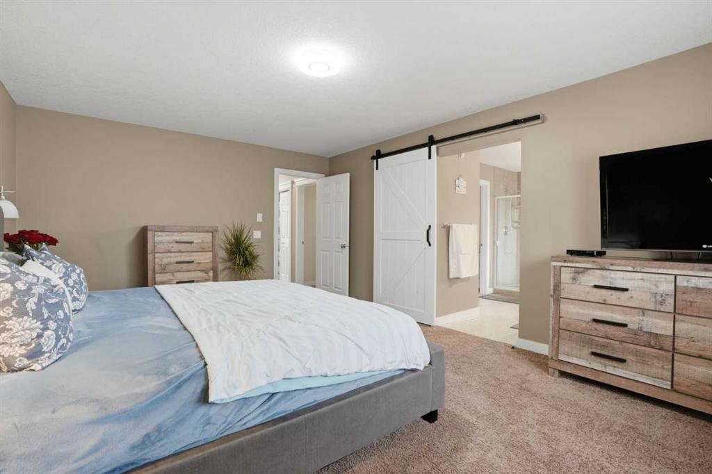 44 Westridge Crescent, Okotoks, AB - Indoor Photo Showing Bedroom