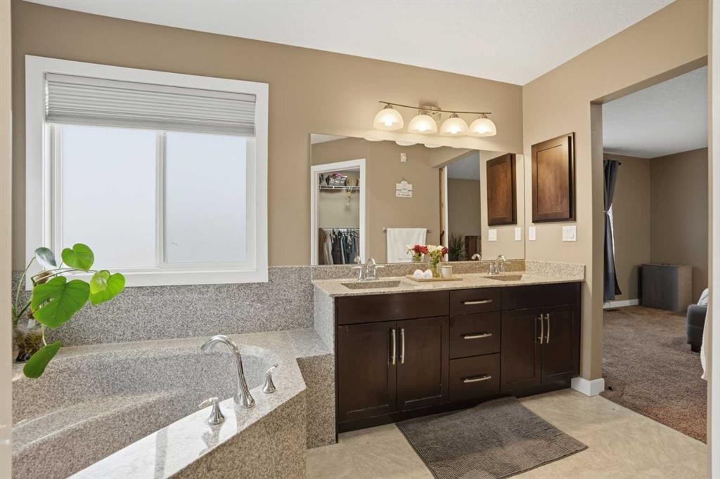 44 Westridge Crescent, Okotoks, AB - Indoor Photo Showing Bathroom