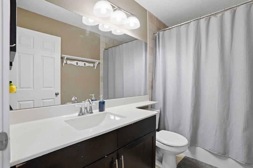44 Westridge Crescent, Okotoks, AB - Indoor Photo Showing Bathroom