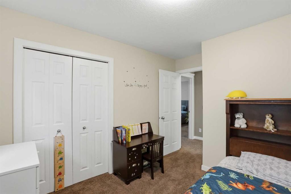44 Westridge Crescent, Okotoks, AB - Indoor Photo Showing Bedroom