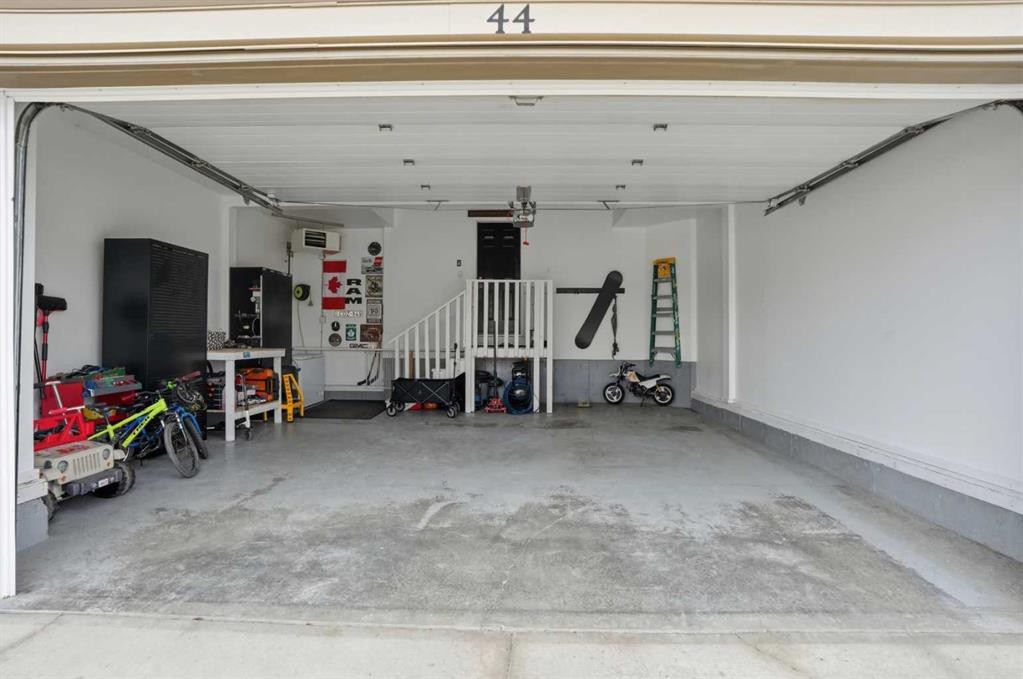 44 Westridge Crescent, Okotoks, AB - Indoor Photo Showing Garage