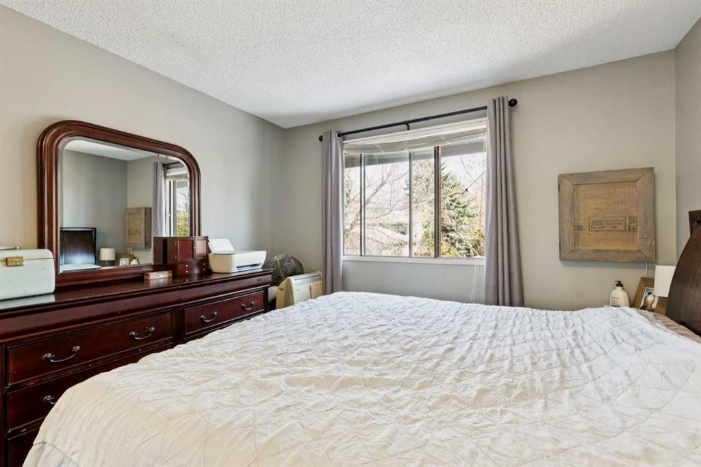 68 Templegreen Bay Ne, Calgary, AB - Indoor Photo Showing Bedroom