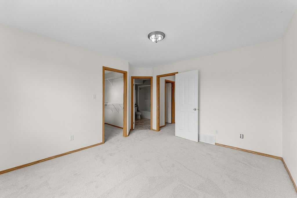 108 Everstone Rise Sw, Calgary, AB - Indoor Photo Showing Other Room