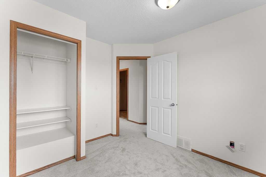 108 Everstone Rise Sw, Calgary, AB - Indoor Photo Showing Other Room