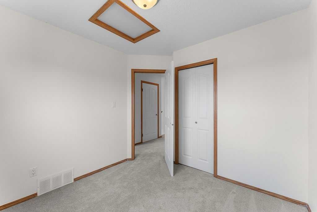 108 Everstone Rise Sw, Calgary, AB - Indoor Photo Showing Other Room